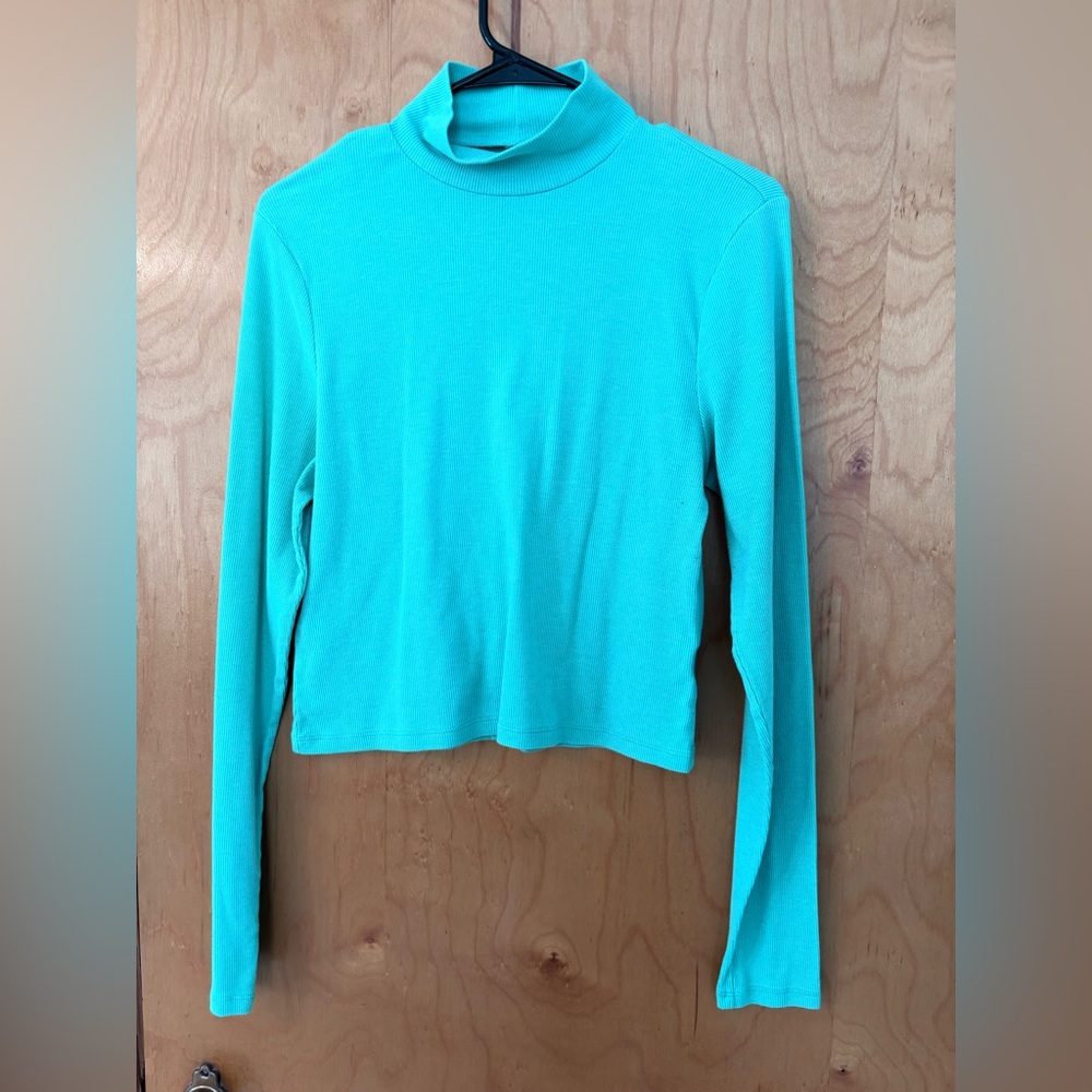 American Eagle Seafoam Mock Neck Cropped Top in a XL
